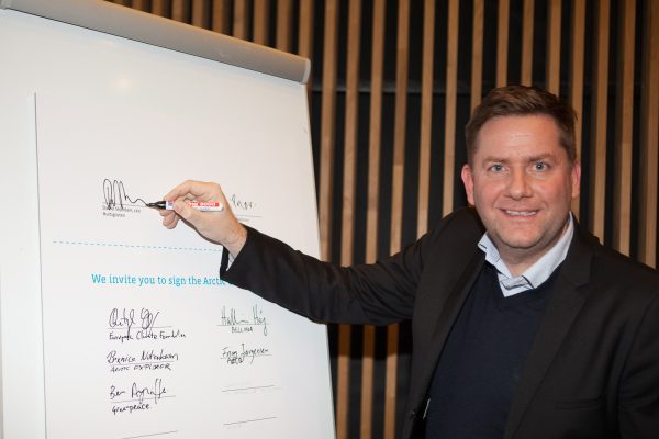 Daniel Skjeldam of Hurtigruten signs the Arctic Commitment